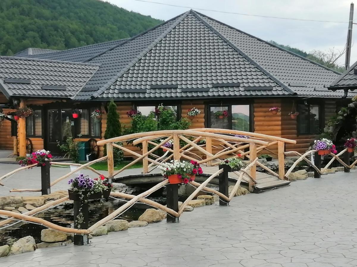 Hanul Vanatorului Gura Humorului Exterior photo